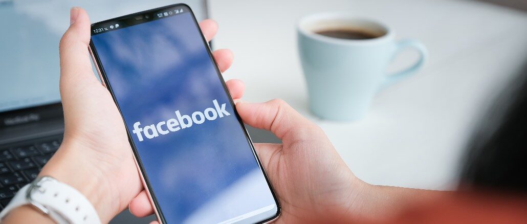 Facebook Smartphone Symbolbild Facebook Smartphone Symbolbild