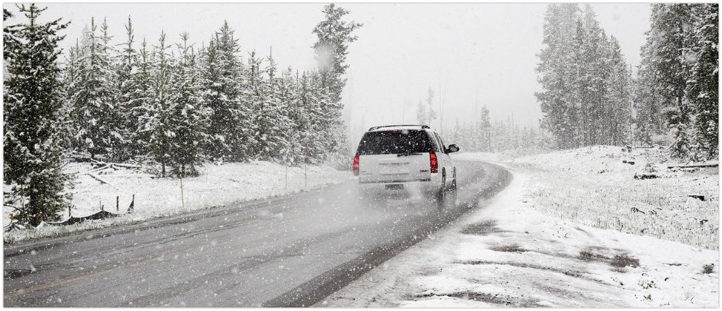 Freie Sicht im Herbst und Winter: Tipps für Autofahrer bei Schnee und Regen