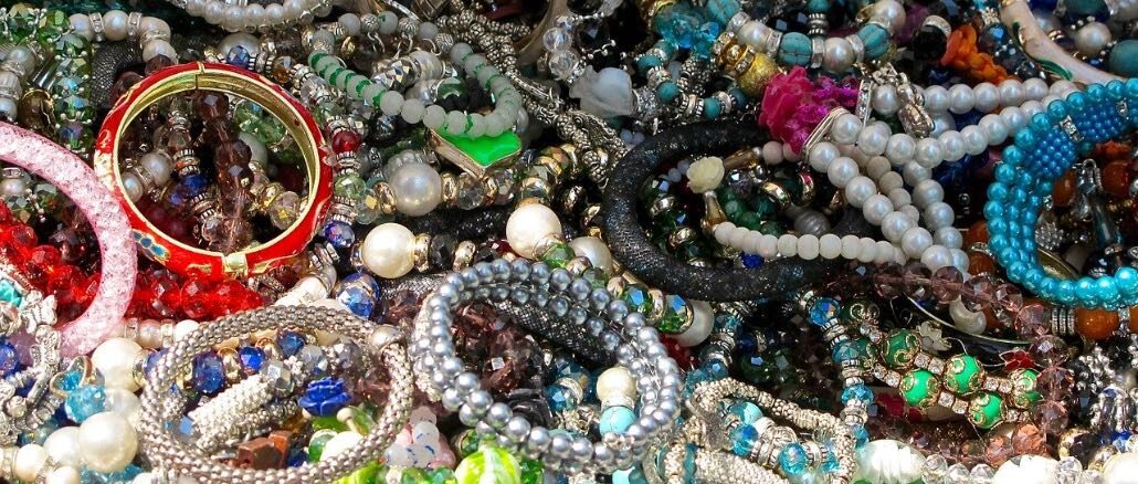 Modeschmuck Symbolbild Modeschmuck Symbolbild